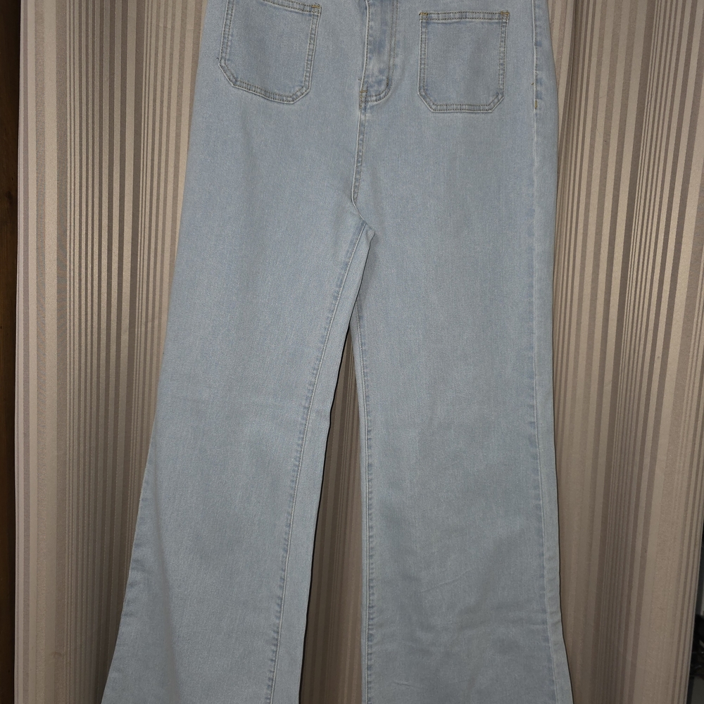 Annie Light Blue Wide Leg Jeans. NWOT.        #48